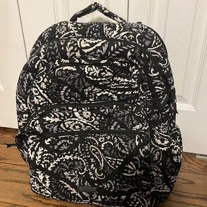 Beautiful Vera Bradley Campus Backpack 🖤 🤍